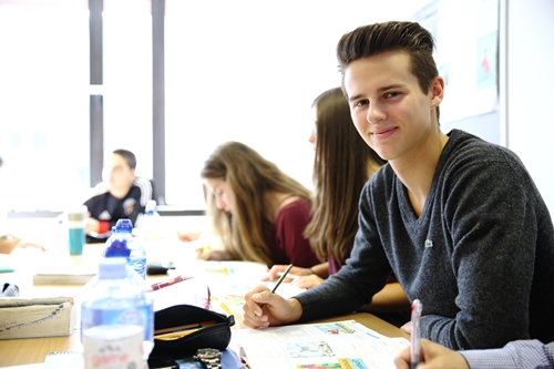 Der Sprachkurs hilft den Jugendreise Teilnehmern dabei ihr Englisch zu verbessern und sie haben sogar Spaß am Lernen London - Classroom