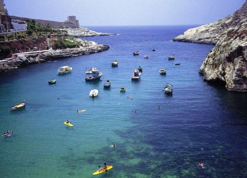 Ueberall in Malta gibt es schoene Kuesten und Buchten, wo man seinen Tag verbringen kann St. Julian's - Küste